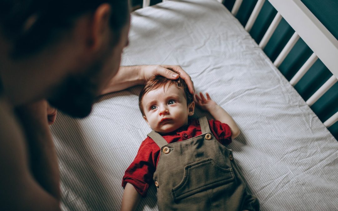 Aider bébé à dormir seul dans sa chambre